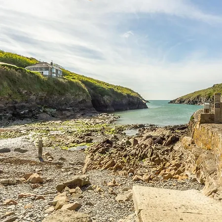 Sparnal Stitch And The Hideaway Padstow