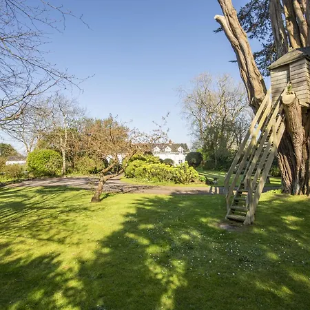 Sparnal Stitch And The Hideaway Holiday home *